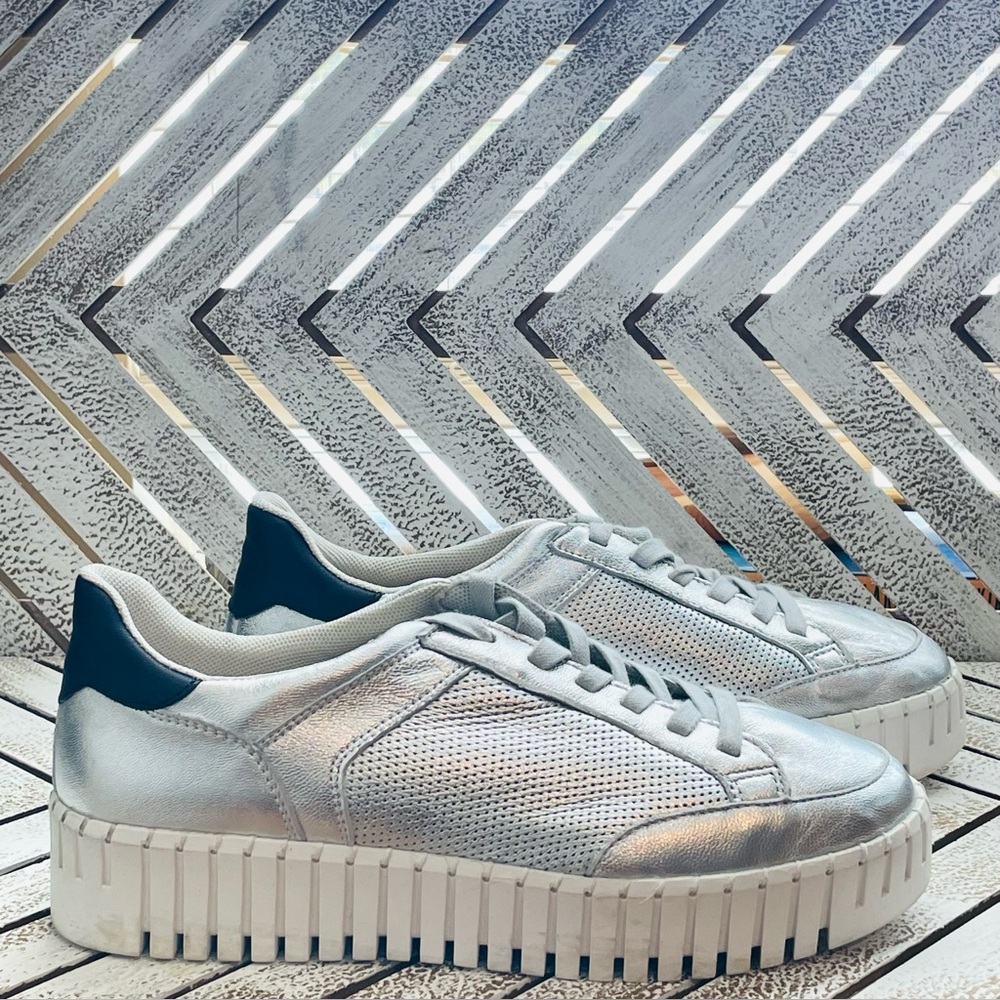 Silent D Oscar Platform Sneaker Metallic Silver
Leather Lace up Sz 41